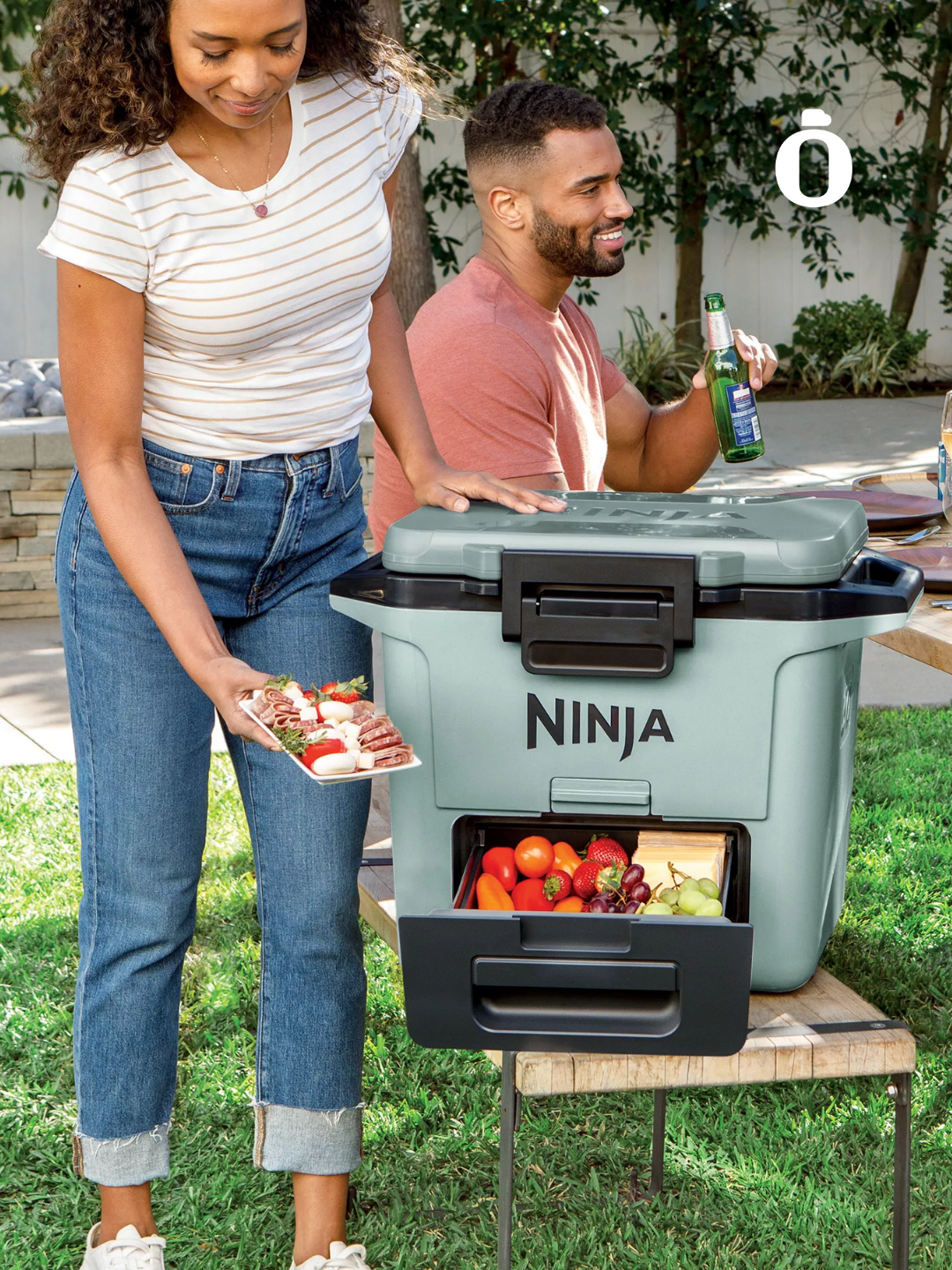 Ninja | FrostVault Hard Cooler with Bonus Cutting Board Divider Insert | 30 qt | Seafoam Blue