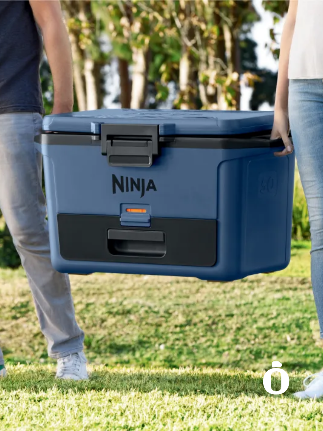 Ninja | FrostVault Hard Cooler with Ice Packs & Accessories | 50 qt | Lakeshore Blue