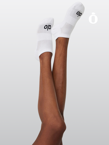 Alo | Women's Everyday Sock | White/Black