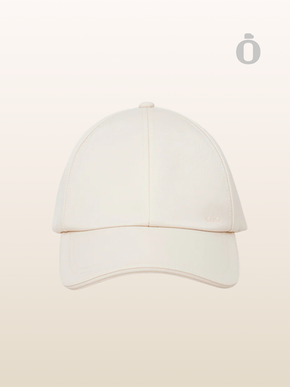 Alo | Satin Off-Duty Cap | Creme